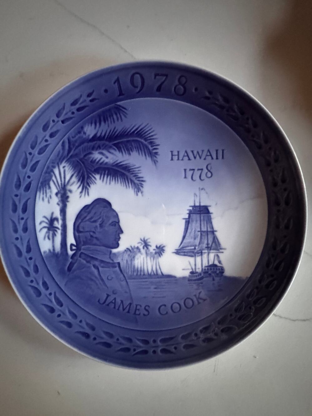 1978 Royal Copenhagen James Cook Hawaii Bicentennial Blue Porcelain Plate 7"